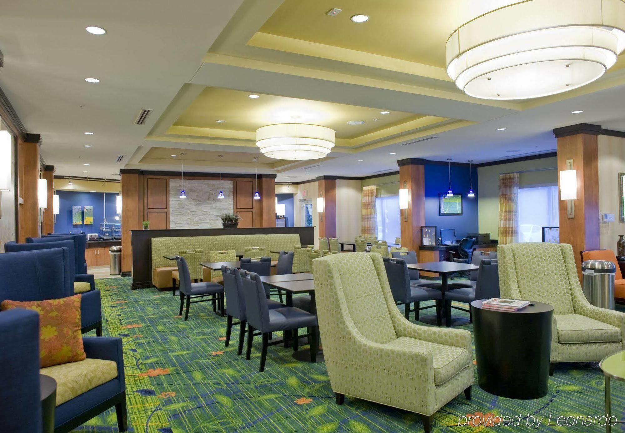 Fairfield Inn & Suites Columbus Restaurant photo